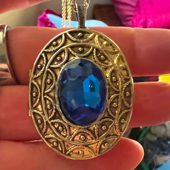 Vintage Jeweled Avon Solid Perfume Locket Necklace *Still Has Perfume!!! - Picture 1 of 10